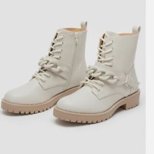 Dolce Vita Ankle Boots!!